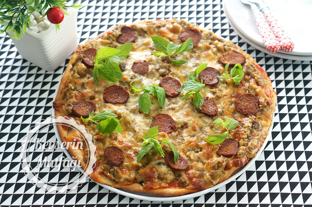 Patlıcanlı Sucuklu Pizza Tarifi Kevserin Mutfağı Yemek Tarifleri